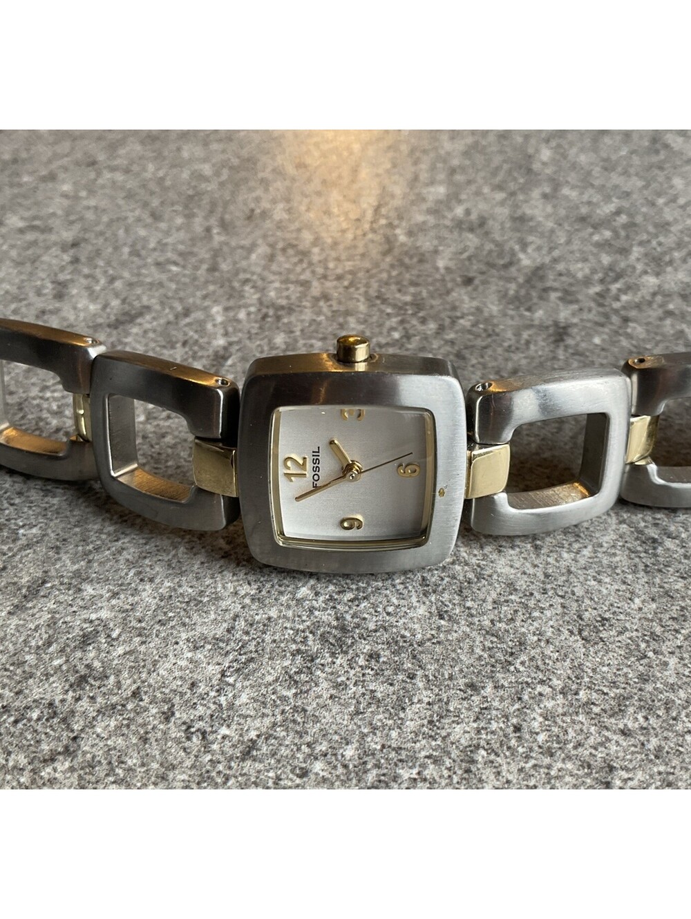Beautiful Fossil Womens Watch 21mm Silver Tone Case Two Tone Band ES1252 B-S
